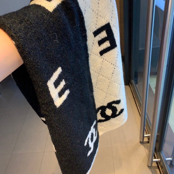 Treasures of NYC - Chanel White Faux Fur Logo Scarf 💎✨AUTHENTIC✨💎CHANEL scarf